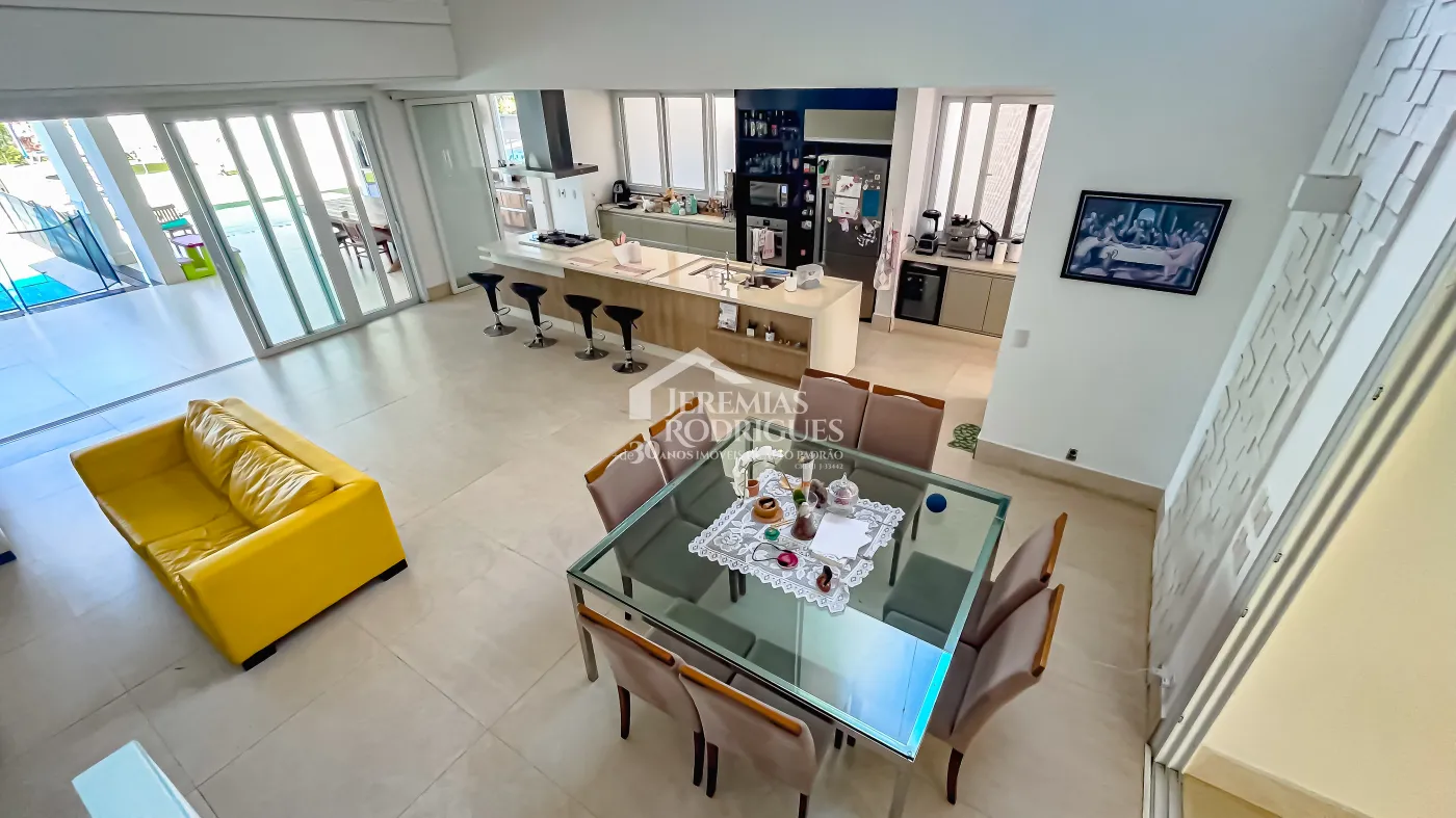 Casa à venda com 6 suítes - Condomínio Village Paineiras - Pindamonhangaba/SP
