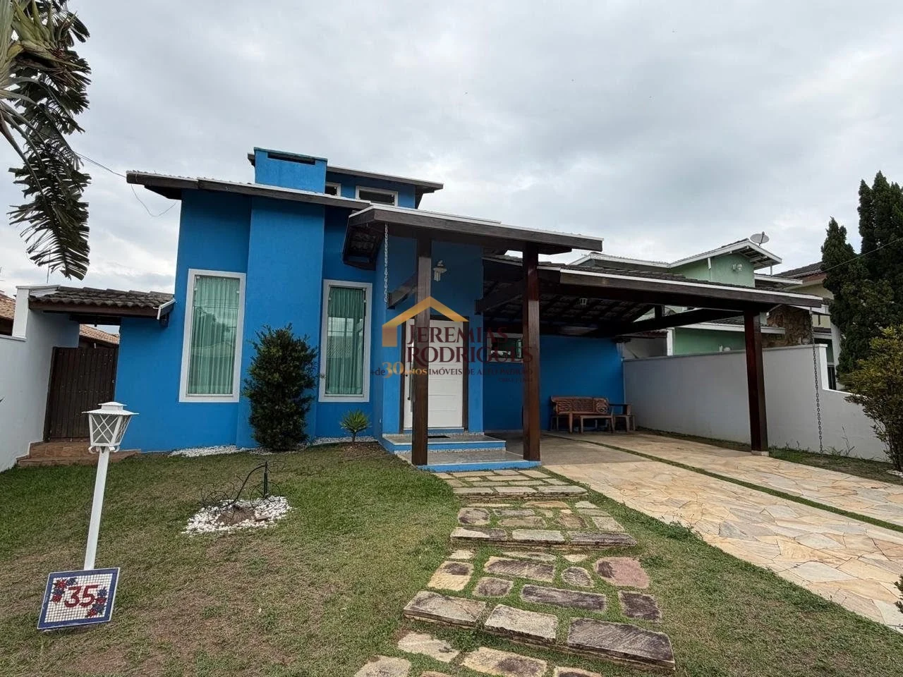 Casa à venda no Condomínio Real Ville em Pindamonhangaba/SP.