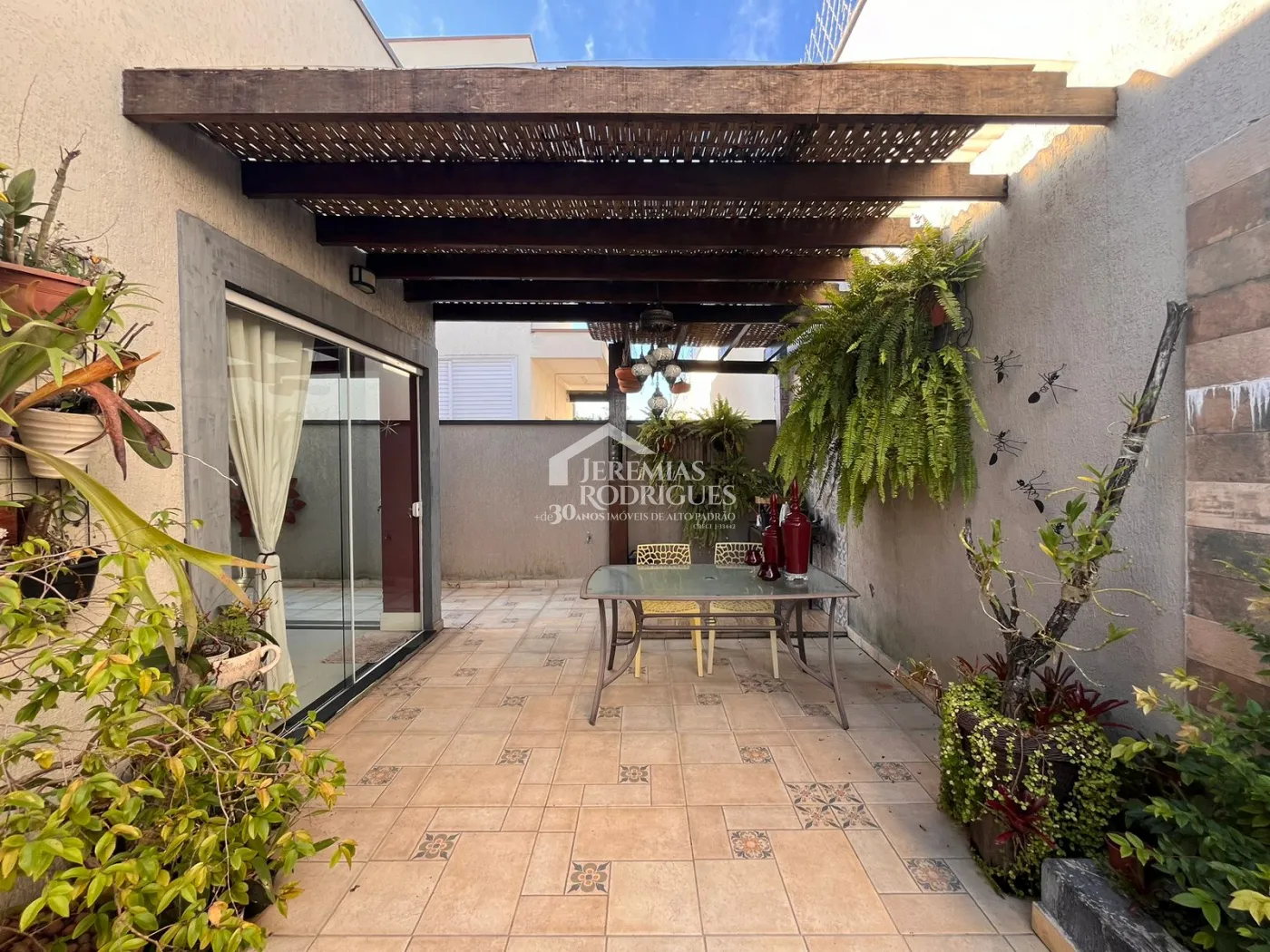 Casa para venda e locação com 2 suítes no Condomínio Verdes Vales em Taubaté/SP