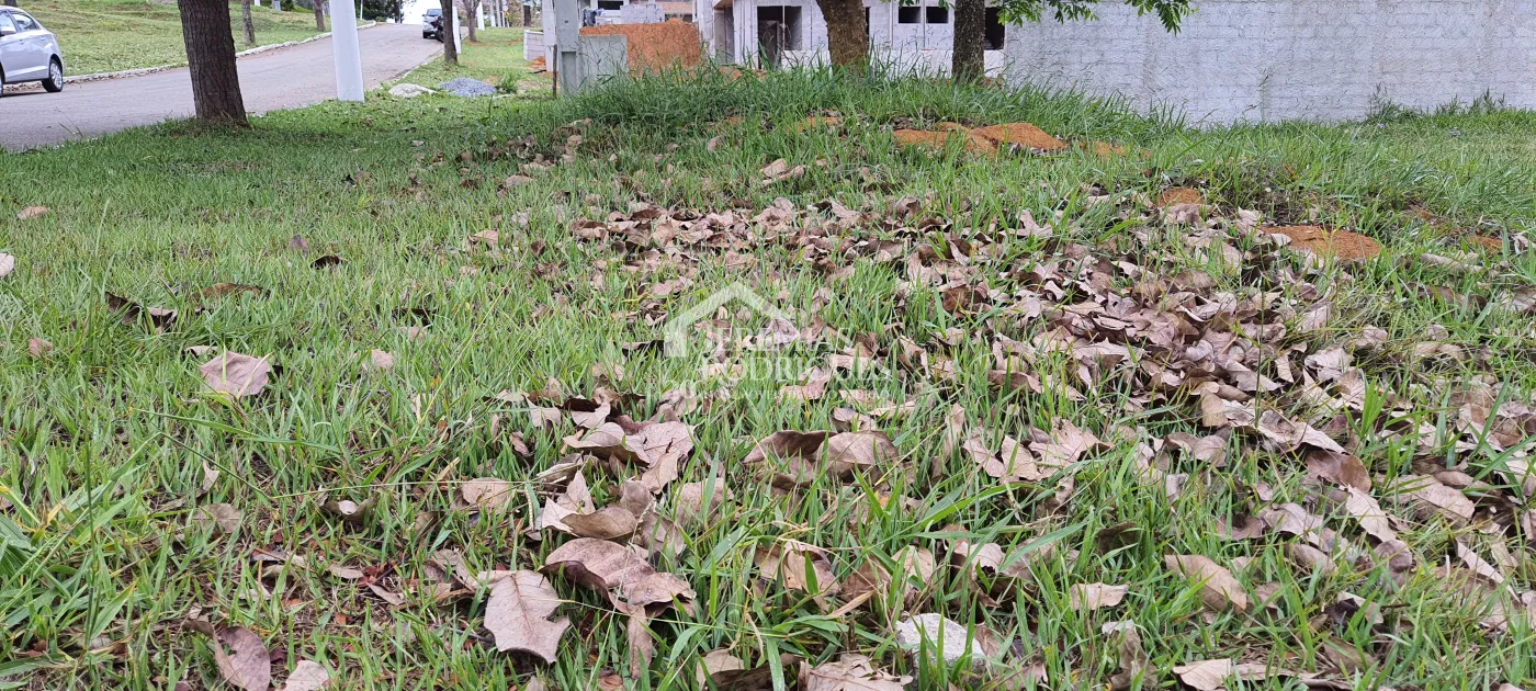 Terreno à venda com 635 m² no Condomínio Altos do Cataguá em Taubaté/SP.