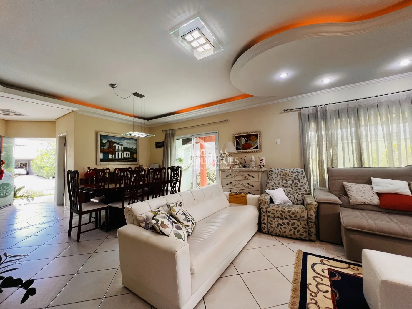 Casa com 4 dormitórios, 305 m² - Condomínio Taubaté Village - Taubaté/SP.