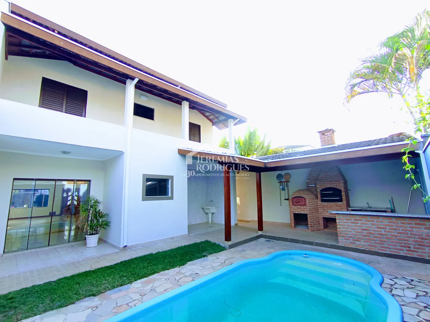 Casa para venda e locação com 4 dormitórios no Condomínio Campos do Conde I em Tremembé/SP