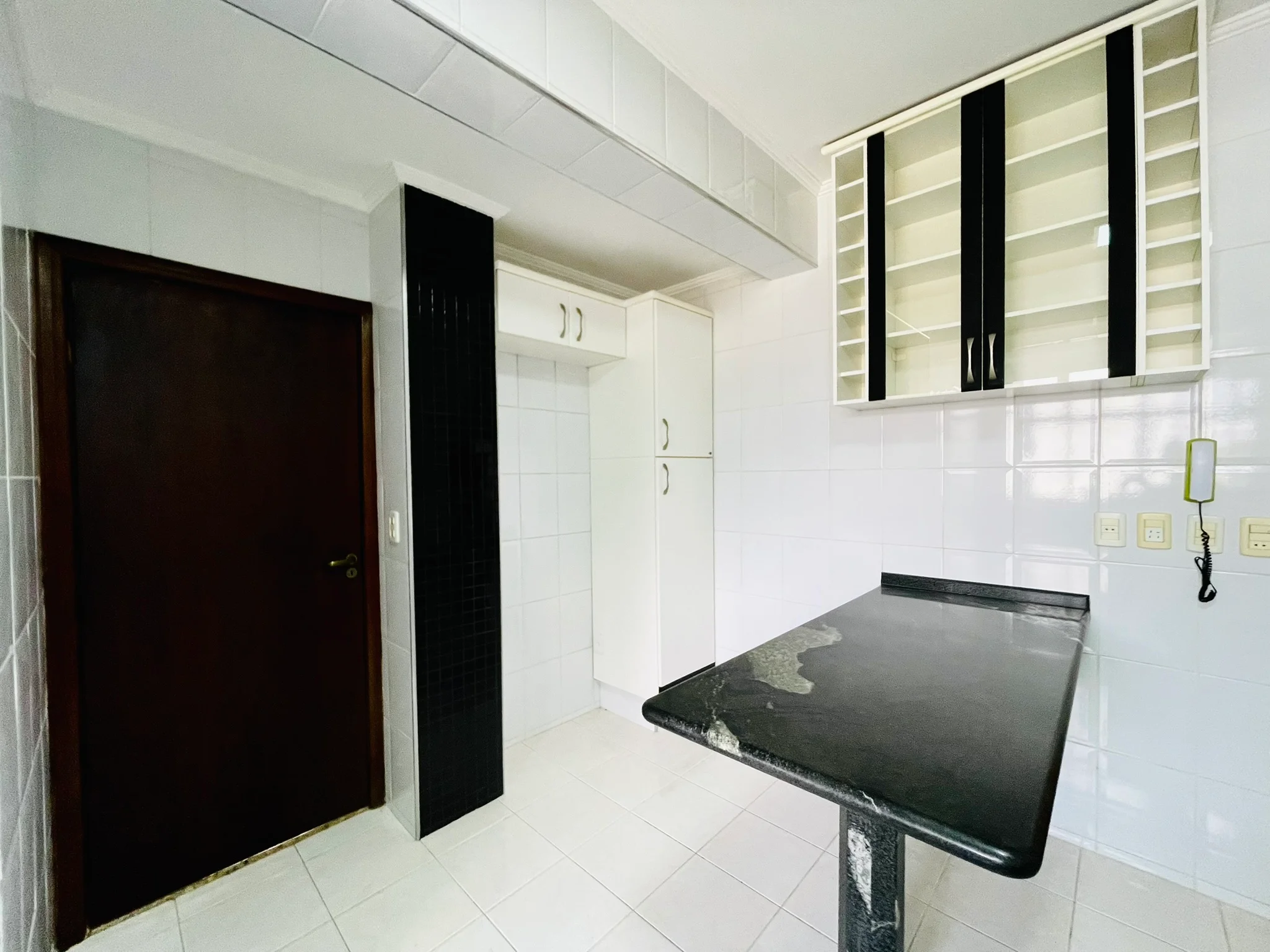 Apartamento para venda com 5 dormitórios no Edifício Olimpia em Taubaté/SP. 