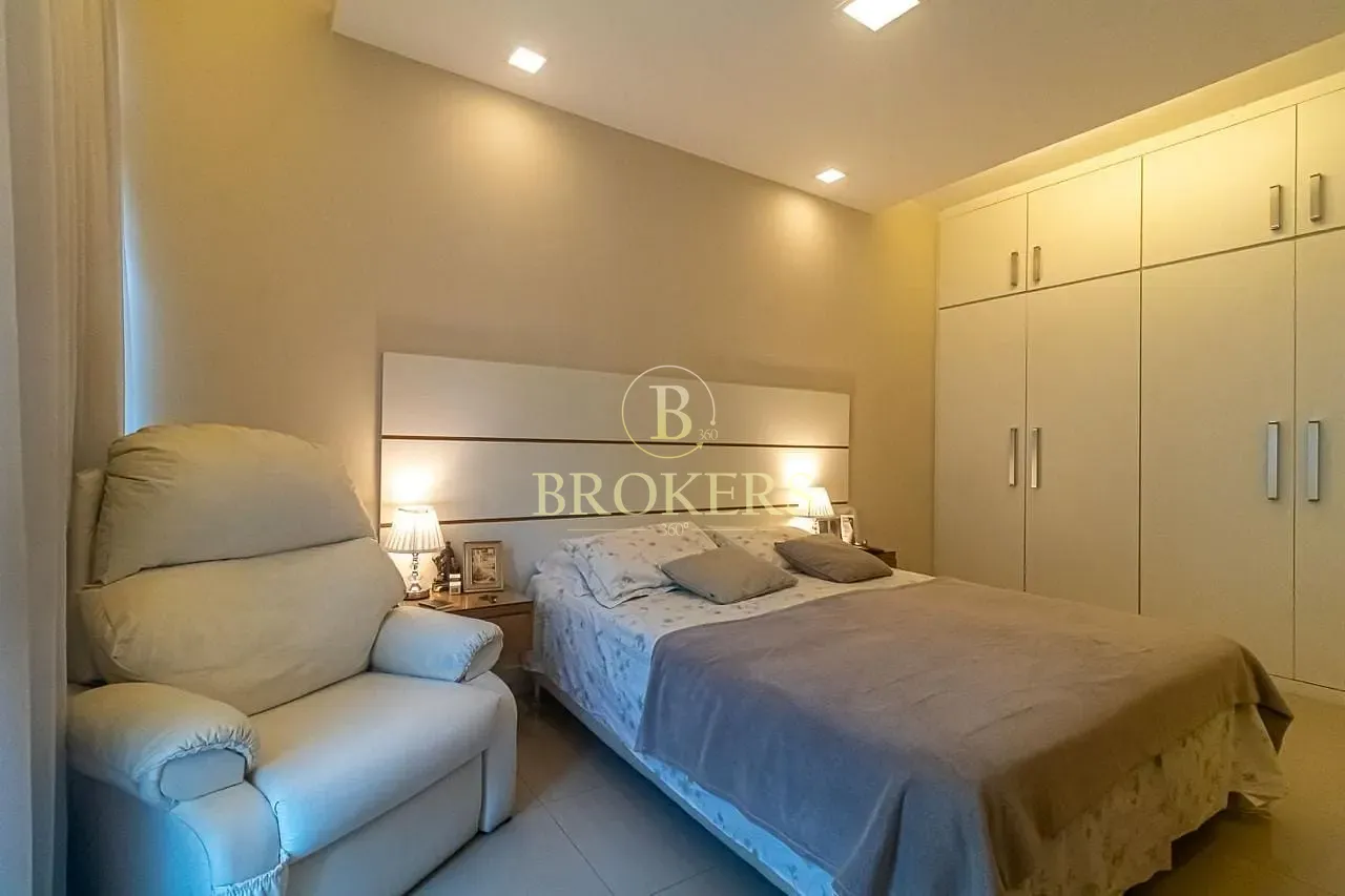 Apartamento à venda, Rua Miguel Lemos - Copacabana. Duplex modernizado, 3 quartos, sendo 1 suíte co