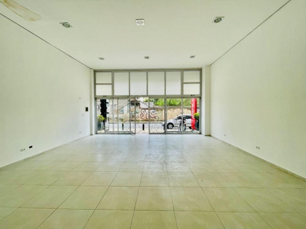Comercial comercial para locação no Centro em Taubaté/SP.