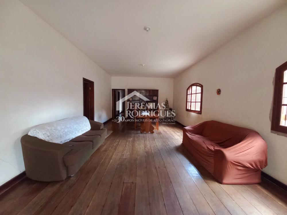 Espetacular casa térrea com piscina, quintal amplo e ótima localização - Pindamonhangaba/SP