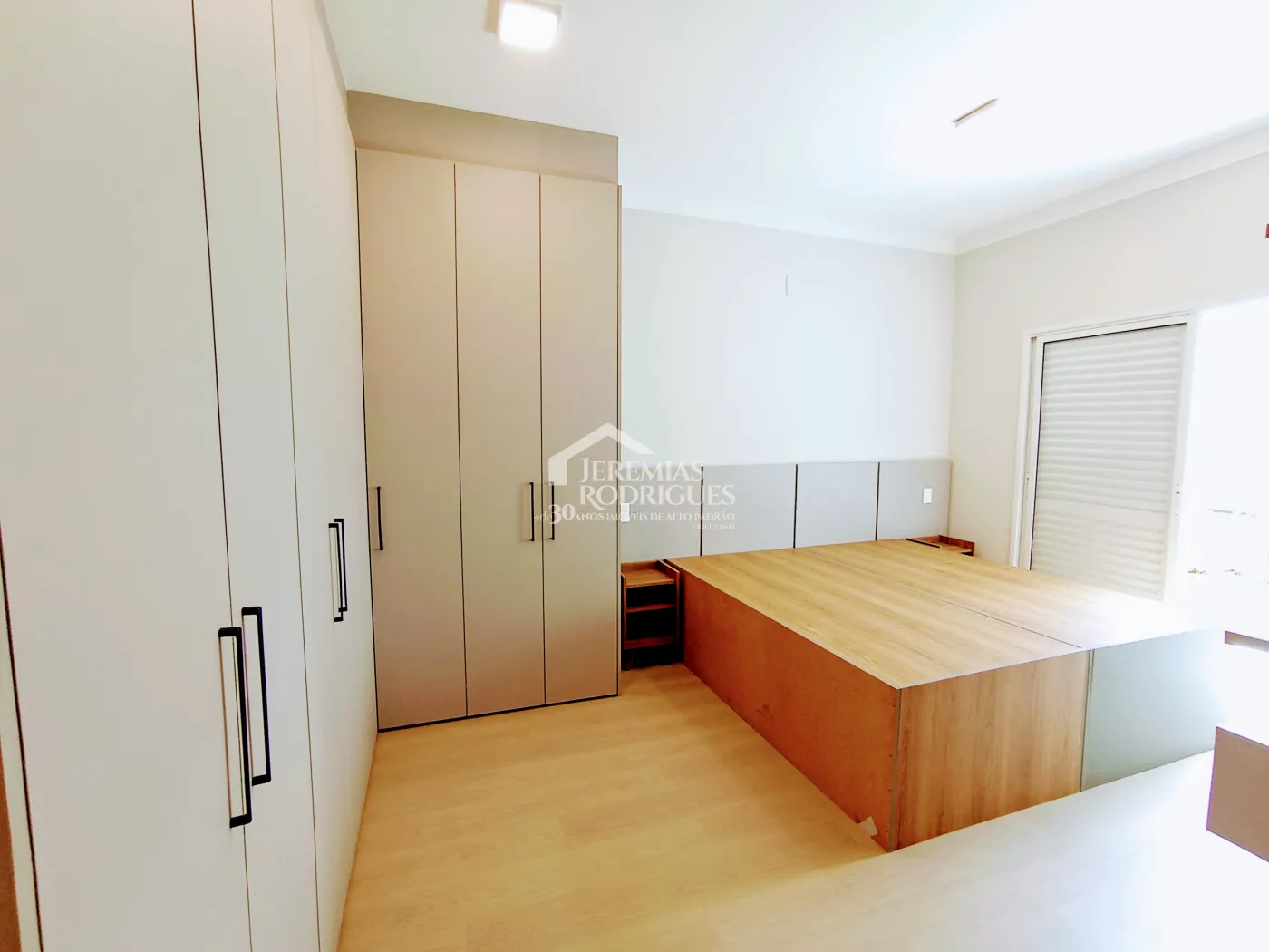 Casa à venda com 3 dormitórios no Condomínio Residencial Barão de Tremembé em Tremembé/SP.