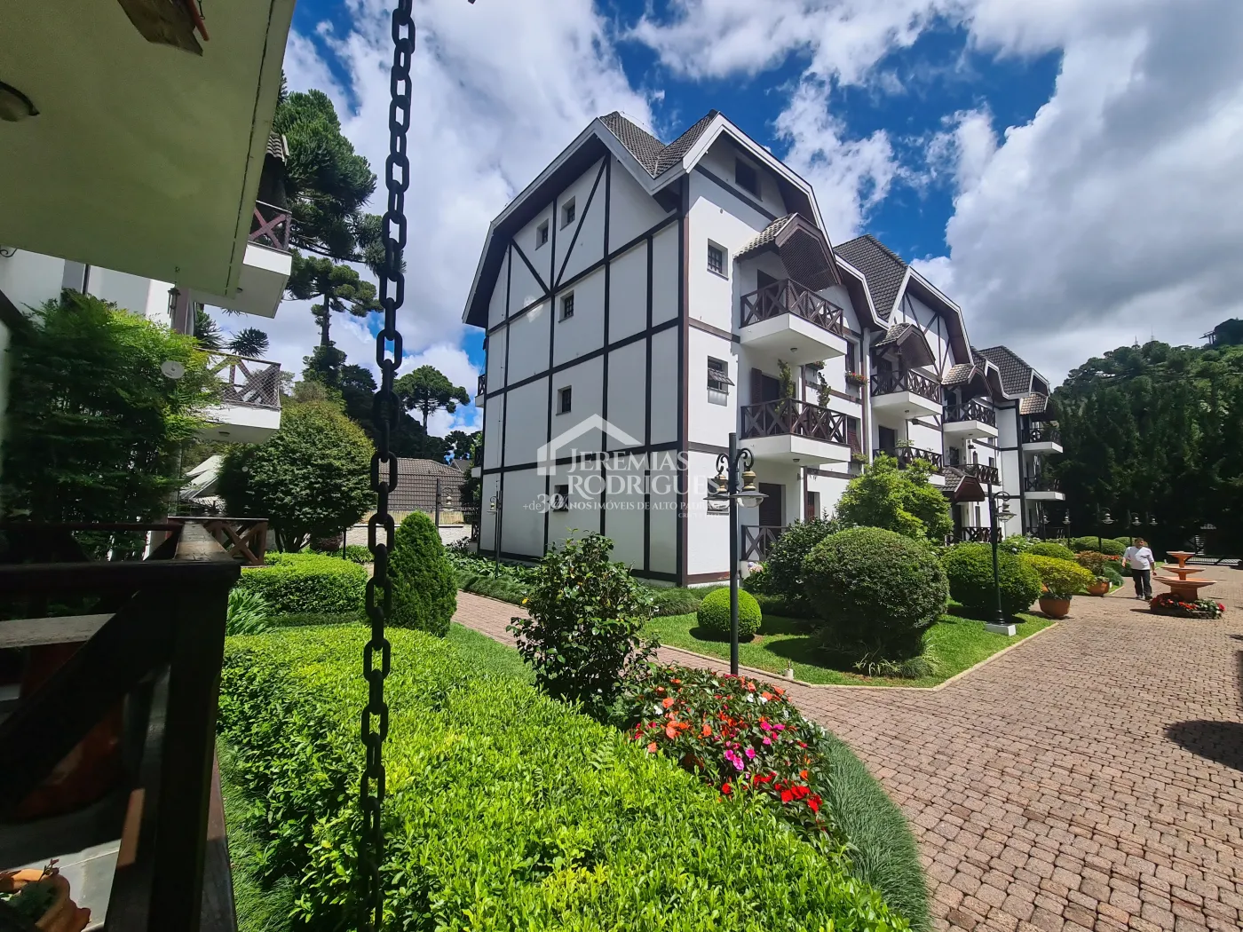 Apartamento para venda com 3 dormitórios no Condomínio Velden Village em Campos do Jordão/SP