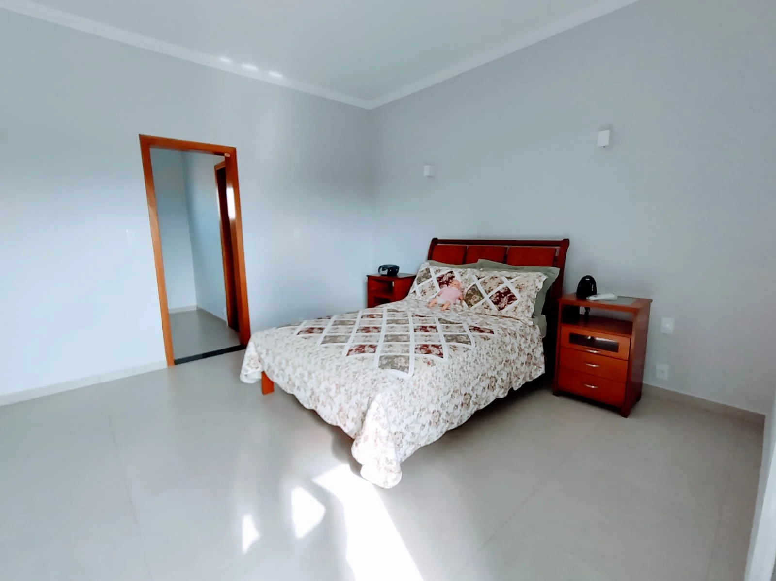 Casa à venda com 3 suítes no Residencial Vargas em Tremembé/SP. 