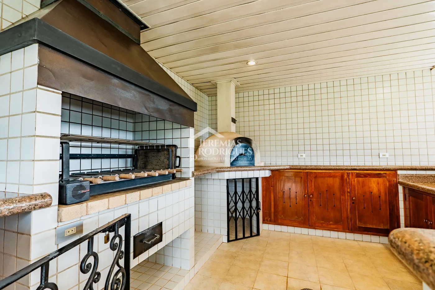 Casa com 4 suítes, 670 m² - Alto do Capivari - Campos do Jordão/SP.