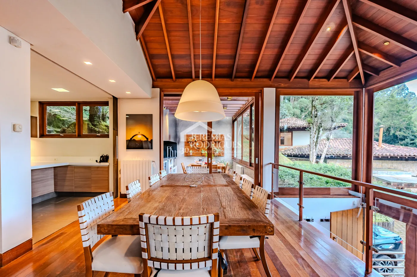 Casa para venda com 5 suítes no Condomínio Villandry em Campos do Jordão/SP