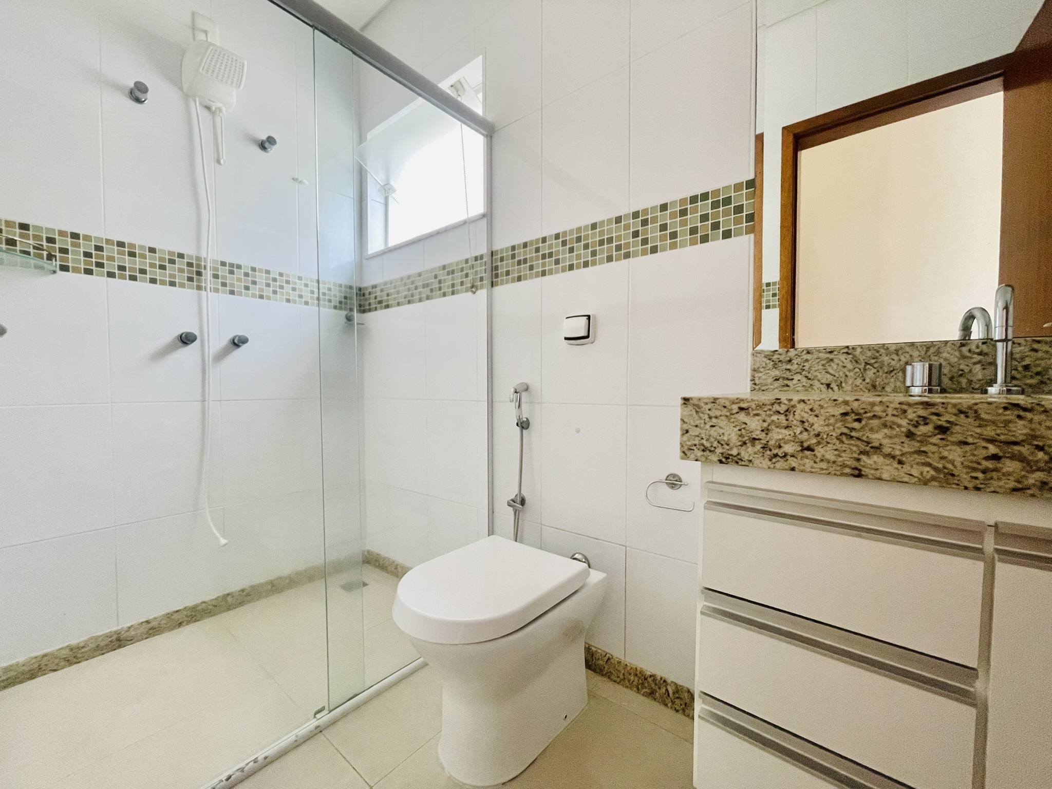 Casa para locação com 4 dormitórios no Condomínio Campos do Conde II em Tremembé/SP.