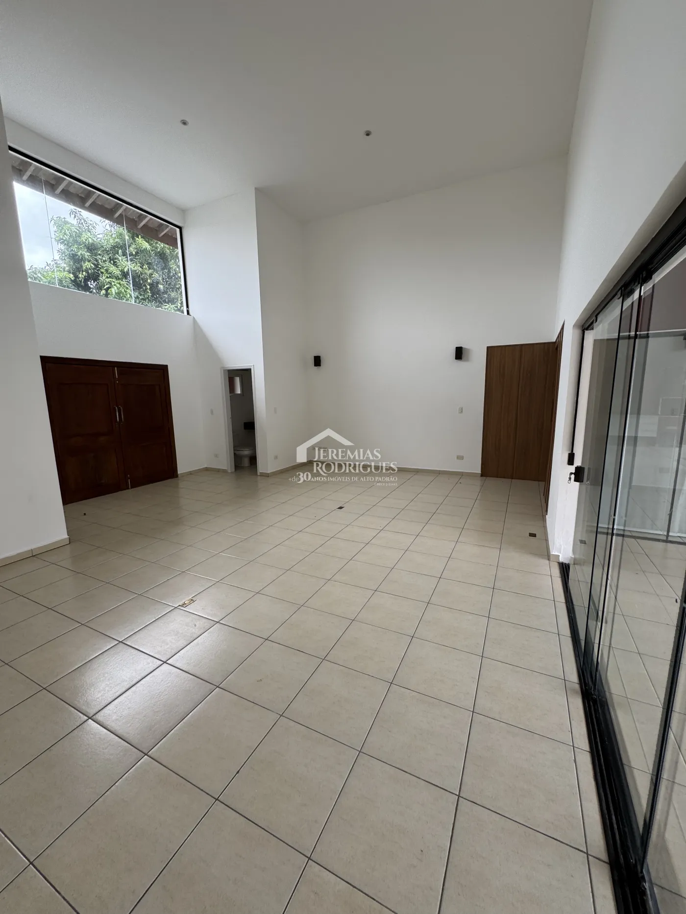 Casa para locação no Condomínio Colonial Village I em Pindamonhangaba/SP.