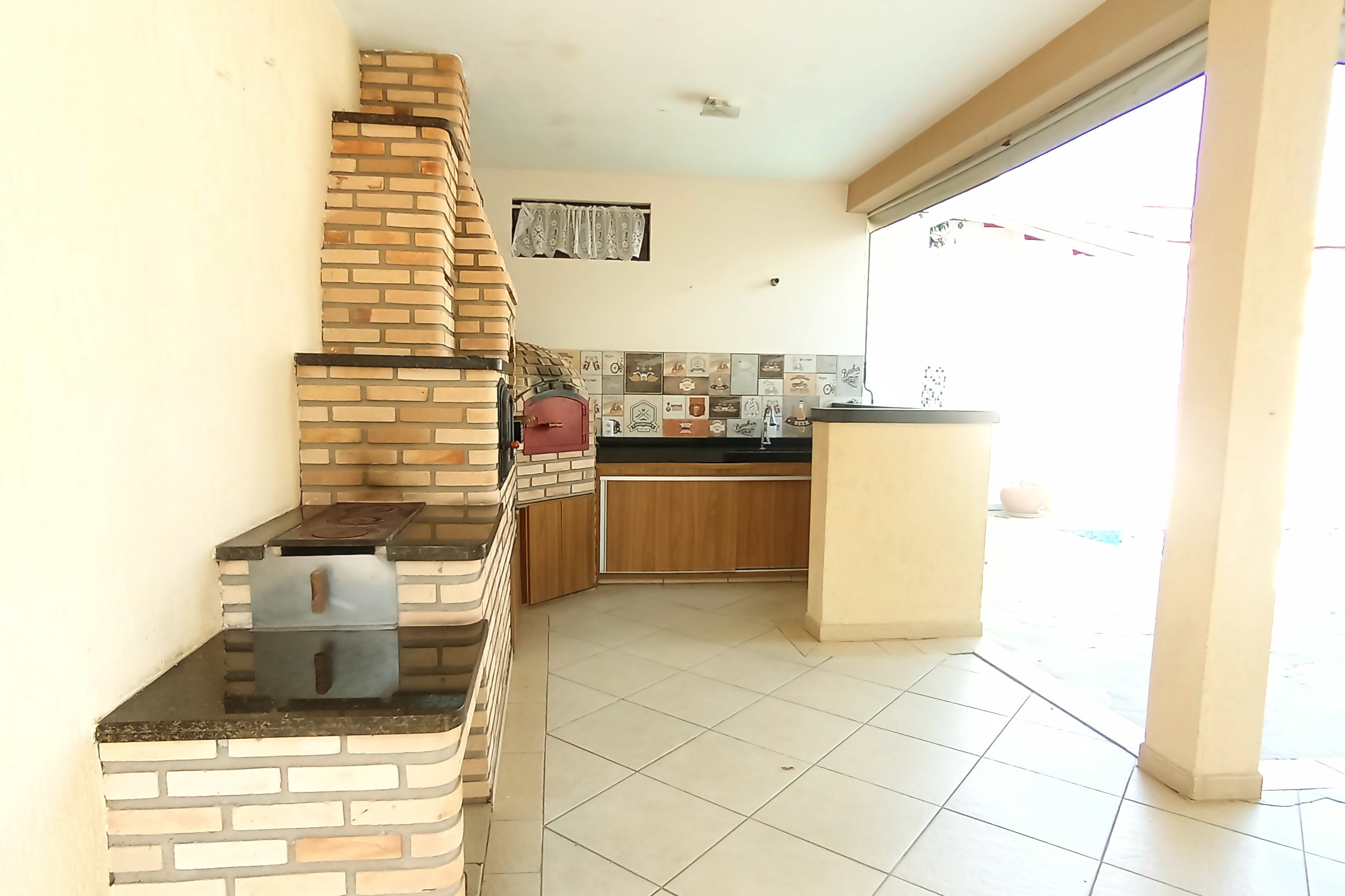 Casa à venda com 4 suítes no Condomínio Real Ville em Pindamonhangaba/SP. 