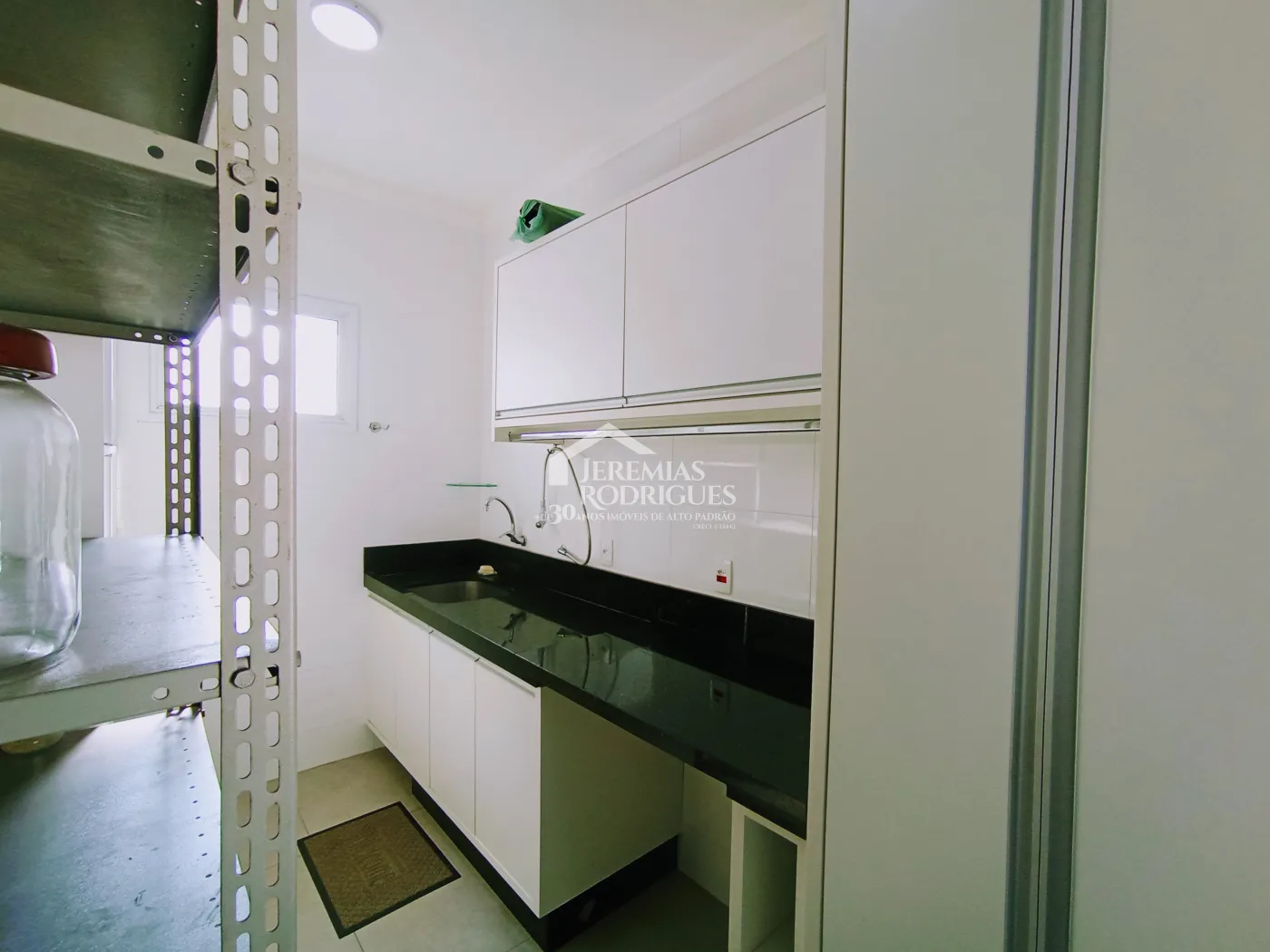 Casa para venda e locação com 3 dormitórios, no Condomínio Campos do Conde II em Tremembé/SP.