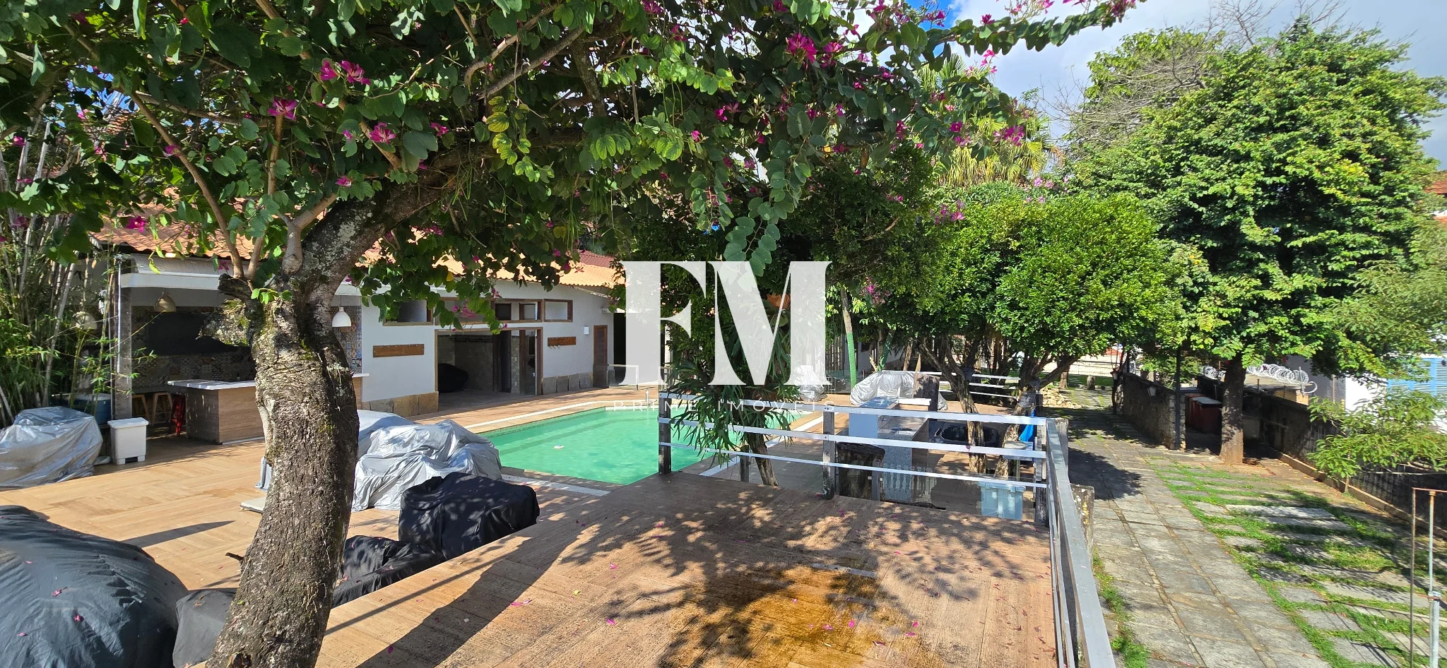 Casa Exclusiva Cercada pelo Verde com Lazer Completo e Guarita com Segurança 24 Horas - foto 18