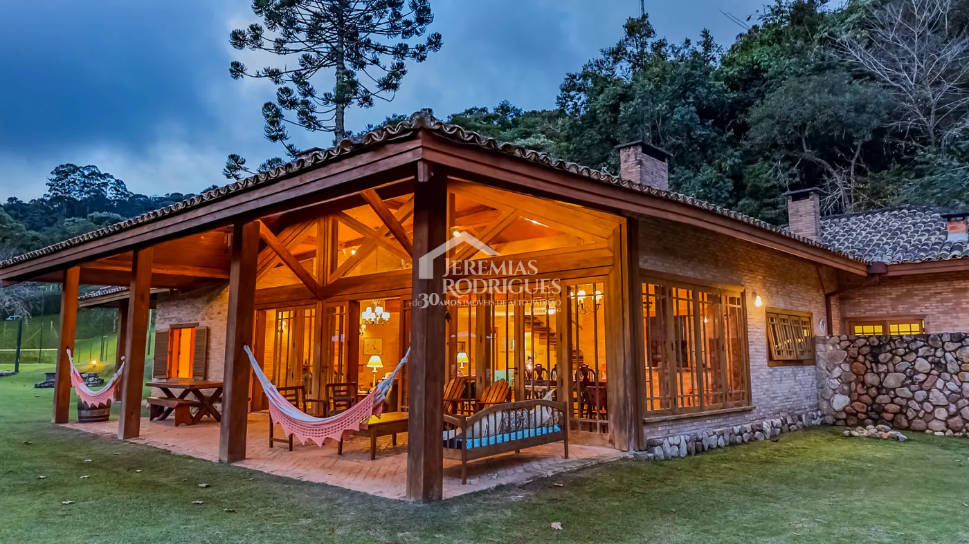 Casa de Campo à venda com 5 suítes no bairro Reinópolis em Santo Antônio do Pinhal/SP