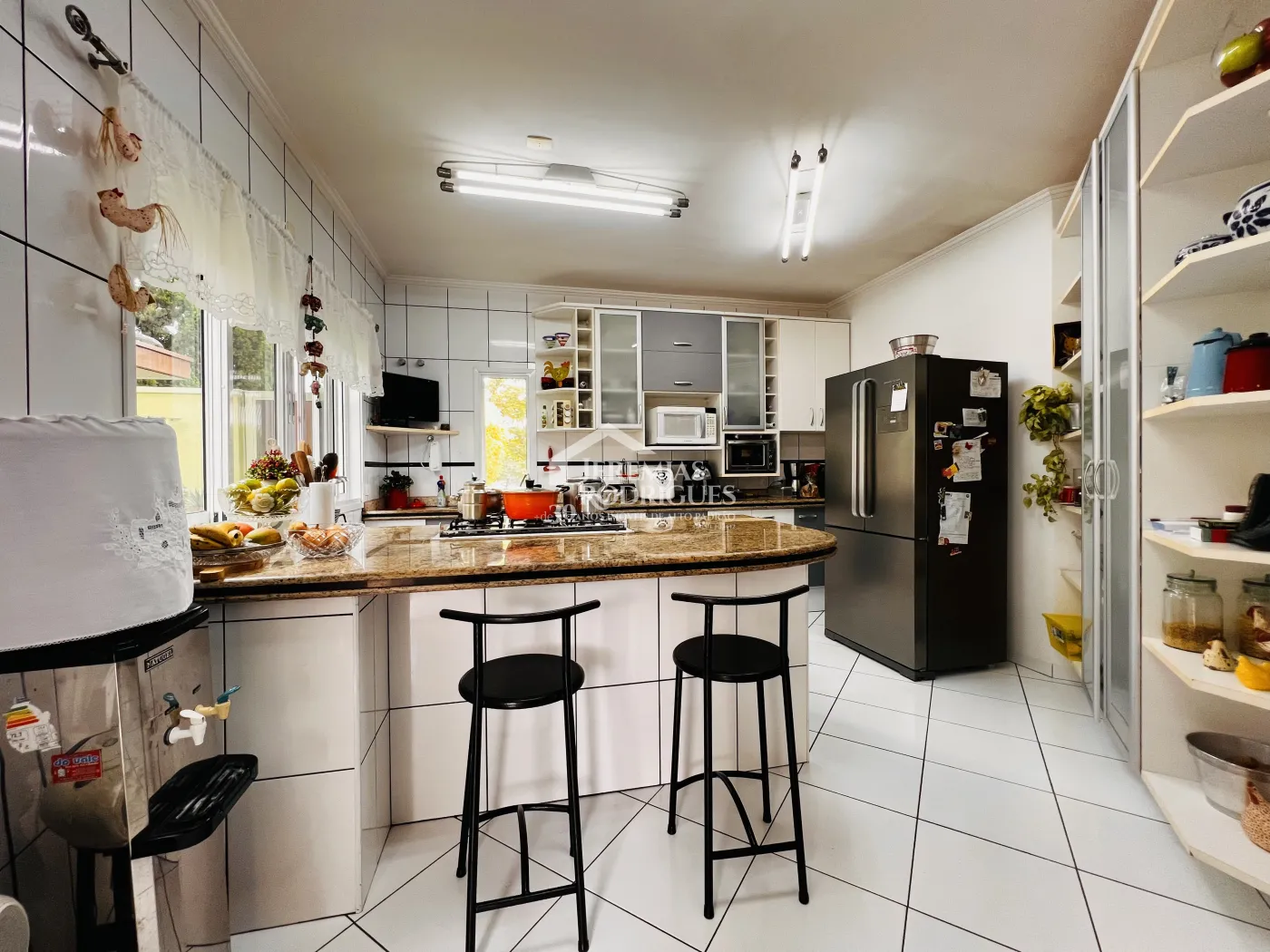 Casa com 4 dormitórios, 305 m² - Condomínio Taubaté Village - Taubaté/SP.