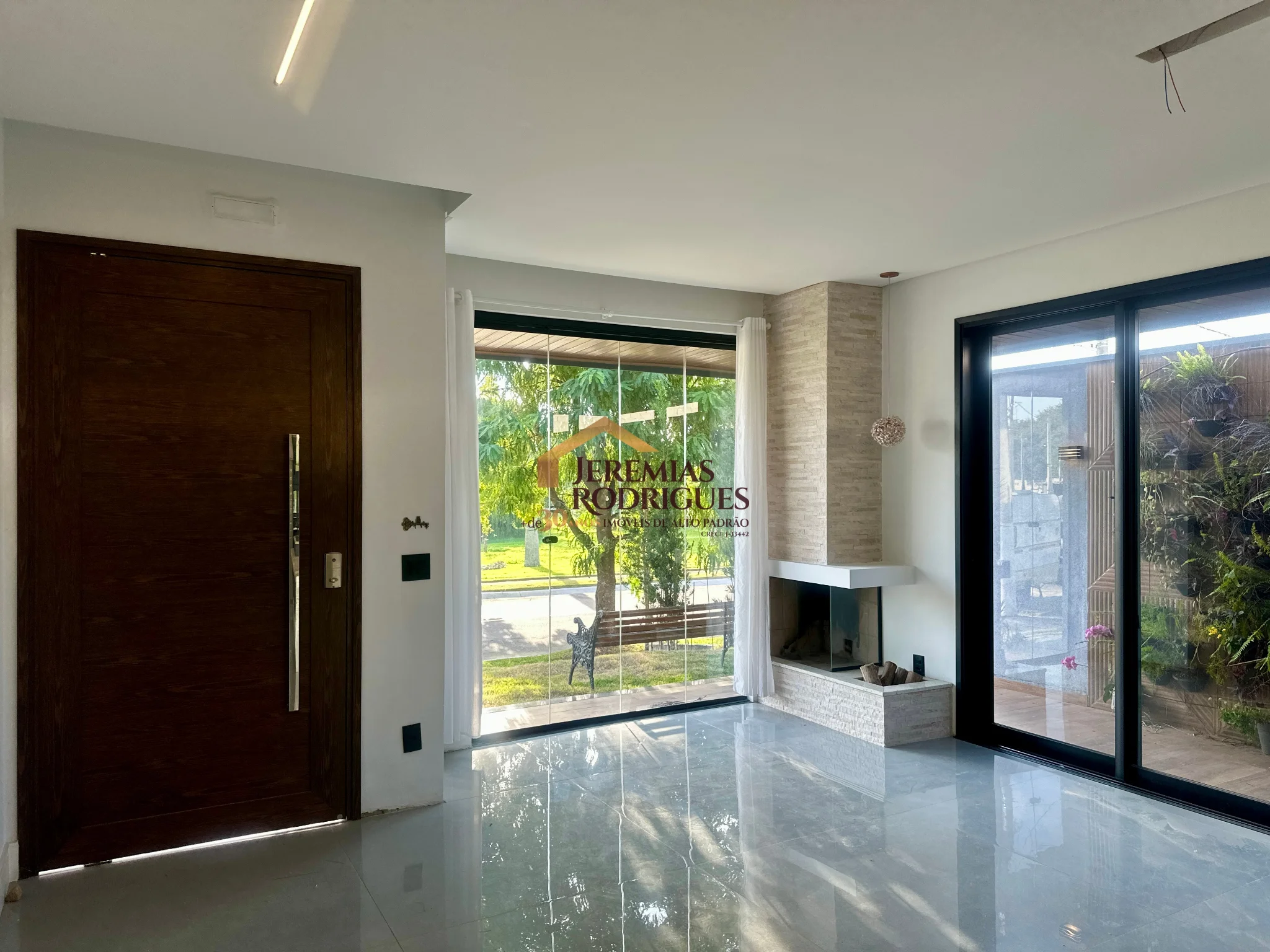Casa para venda e locação no Condomínio Residencial Verdes Vales em Taubaté/SP.