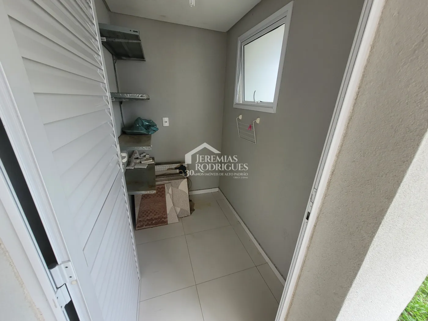 Casa para venda e locação com 3 dormitórios no Condomínio Campos do Conde I em Tremembé/SP