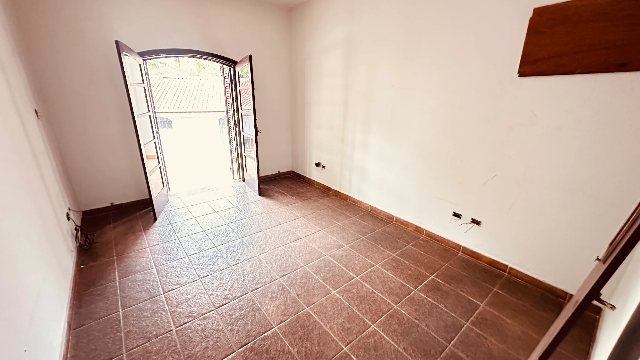 Casa com 3 suítes para venda e locação no bairro Jardim Boa Vista em Pindamonhangaba/SP 