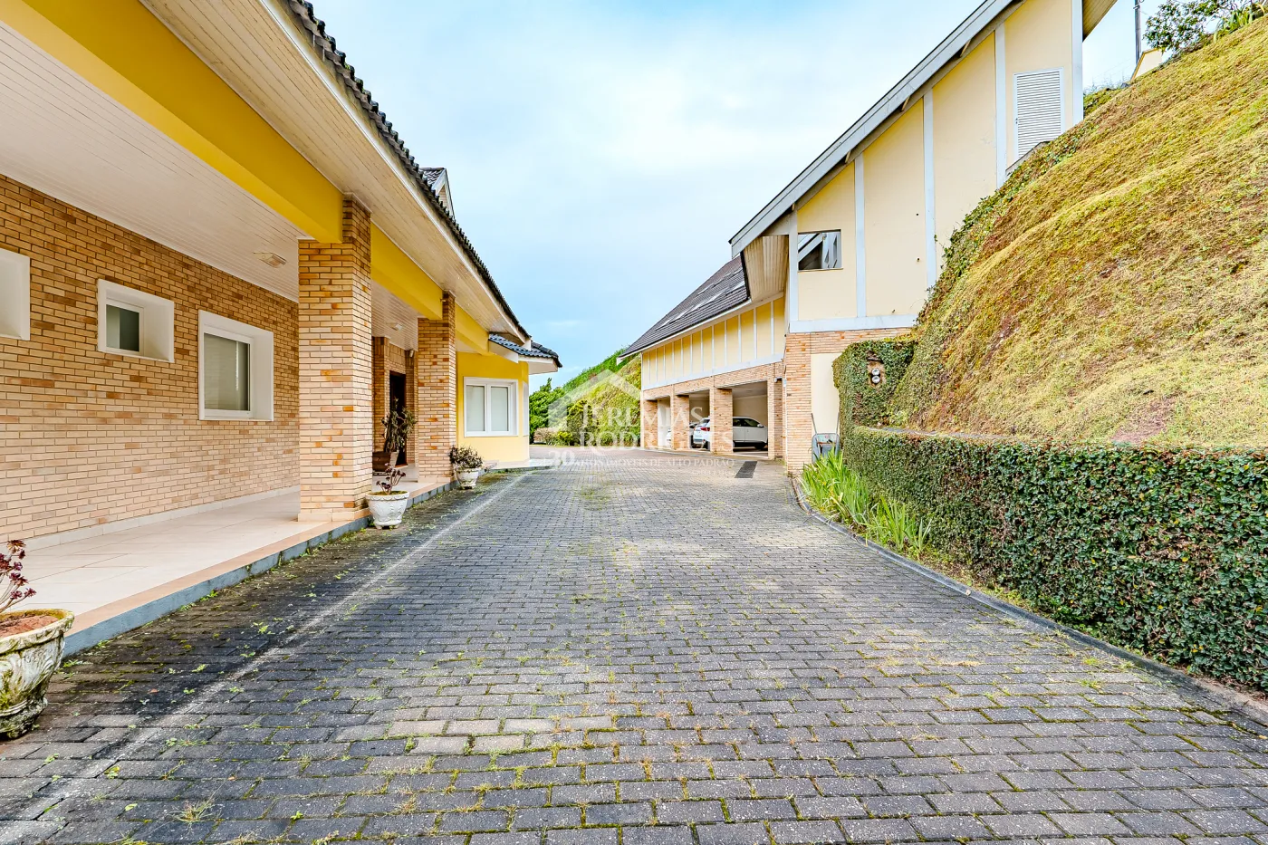 Casa à venda no Parque Pedra do Baú em Campos do Jordão/SP.