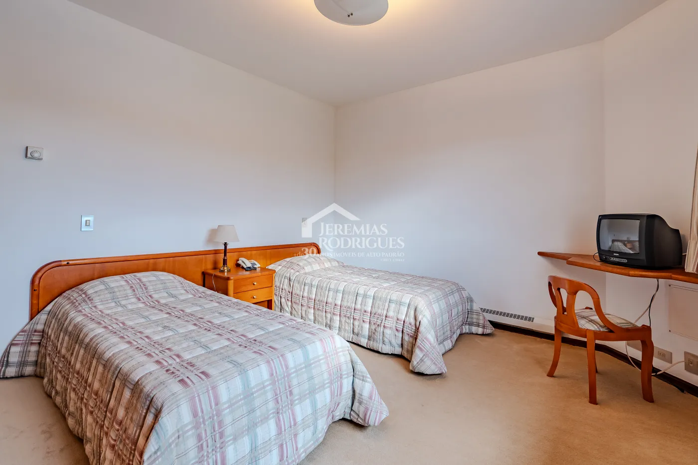 Casa com 4 suítes, 670 m² - Alto do Capivari - Campos do Jordão/SP.