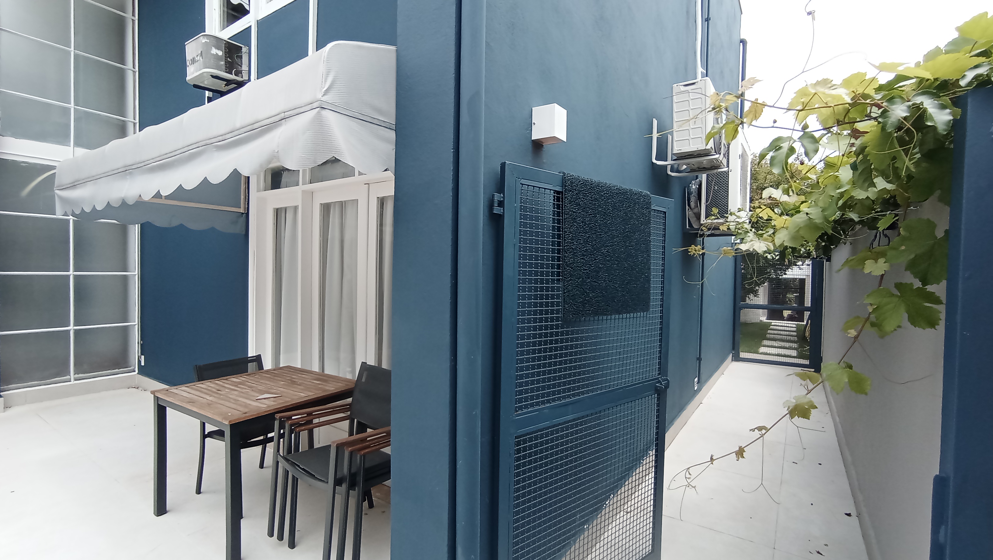 Casa à venda com 3 dormitórios no Condomínio Portal do Sol em Tremembé/SP.