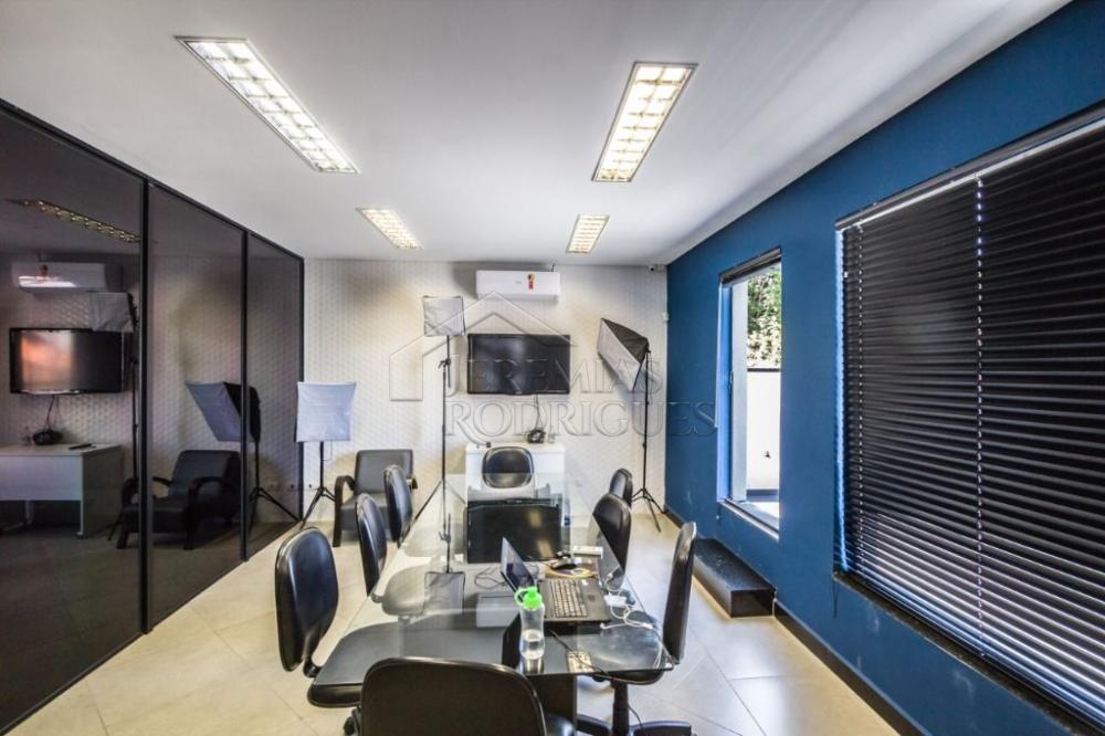 Prédio comercial à venda no Centro em Taubaté/SP. 