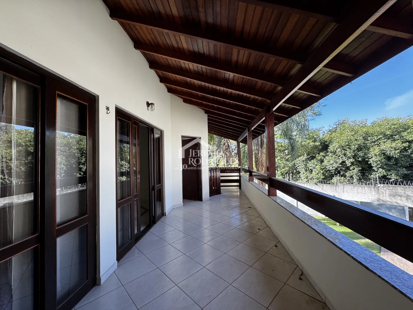 Casa para venda e locação com 4 dormitórios no Condomínio Colonial Village I em Pindamonhangaba/SP