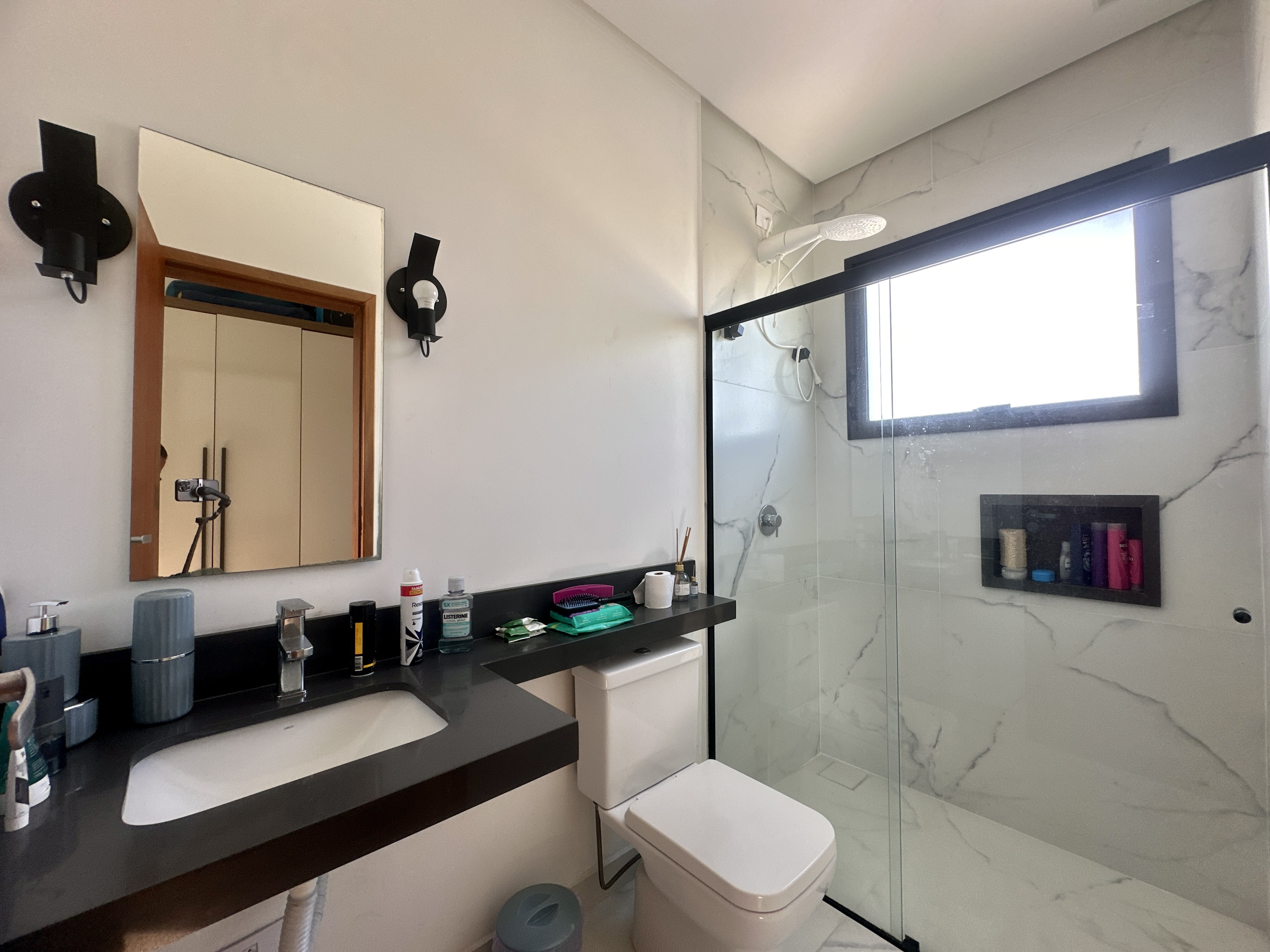 Casa à venda com 4 dormitórios no Condomínio Bella Vitta em Caçapava/SP.