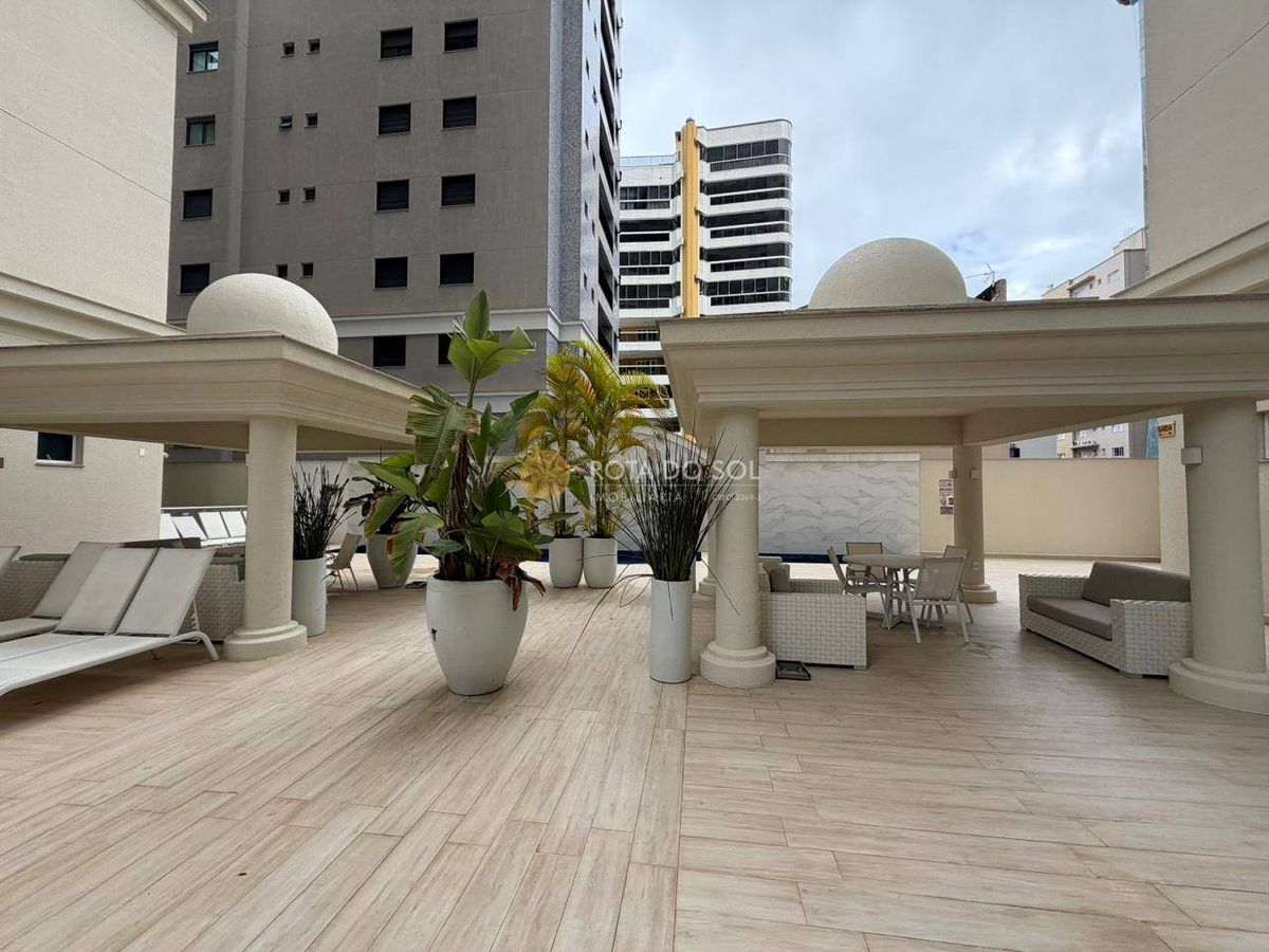 Apartamento Mobiliado 4 Suítes à Venda Meia Praia Itapema SC