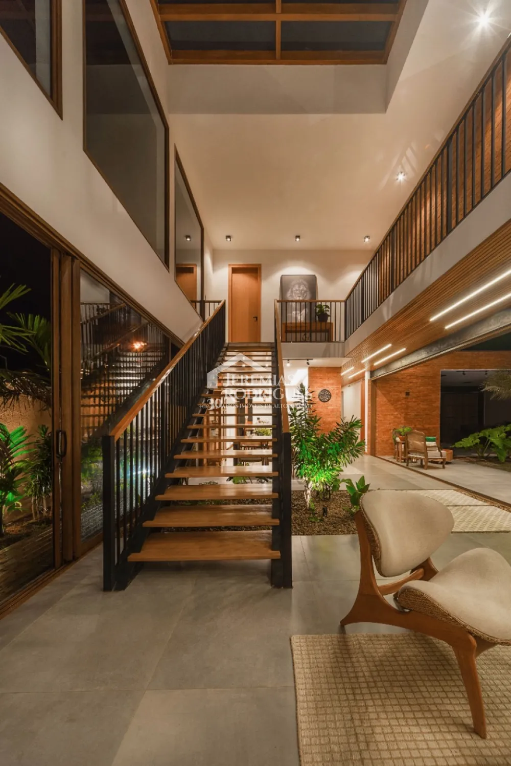 Maravilhosa casa com 5 quartos, 438 m² - Colonial Village II - Pindamonhangaba/SP