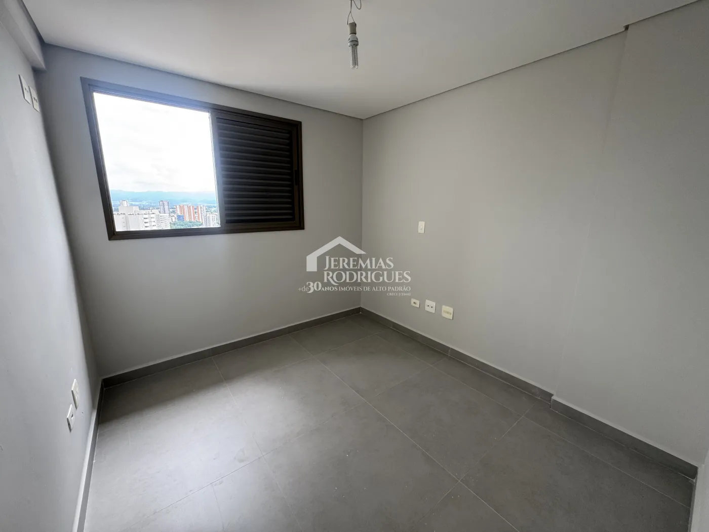 Apartamento à venda com 3 dormitórios, 119 m² no Edifício Jabuticabeiras em Taubaté/SP.