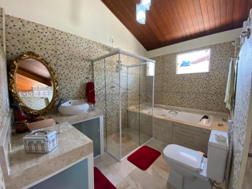 Casa à venda com 2 suítes no bairro do Bonfim em Taubaté/SP.