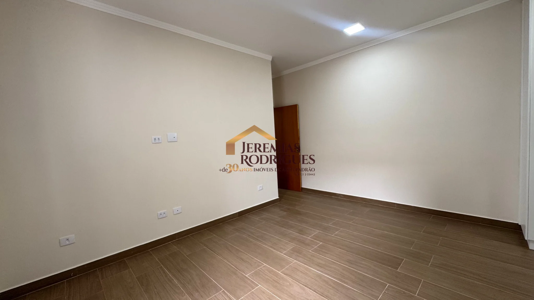 Casa à venda no Condomínio Residencial Laguna em Pindamonhangaba/SP.