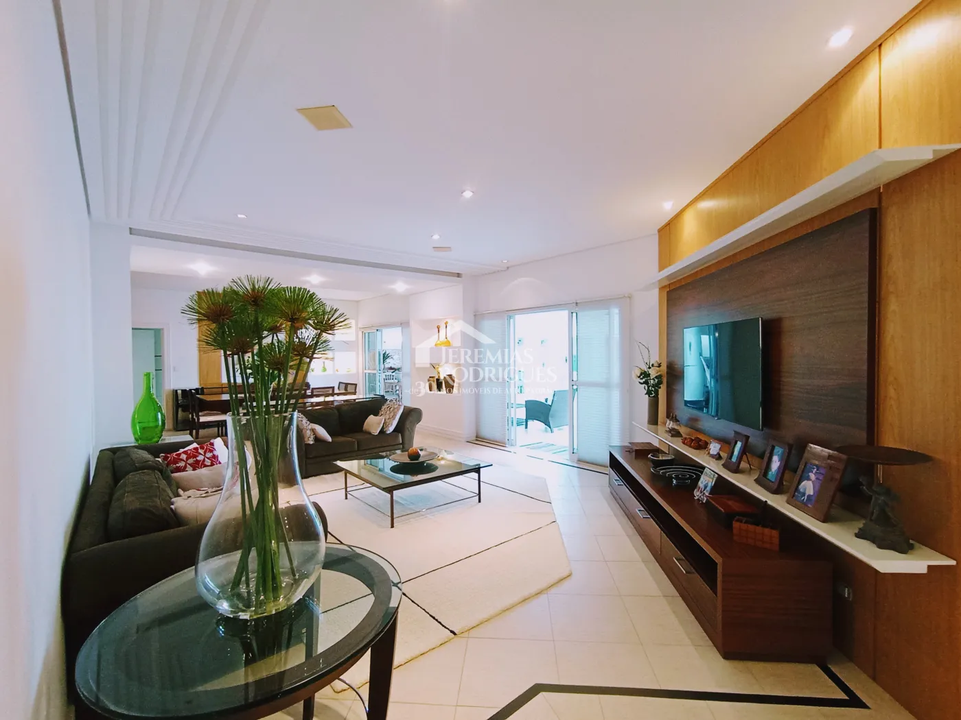 Casa à venda com 4 dormitórios no Condomínio Taubaté Village em Taubaté/SP.