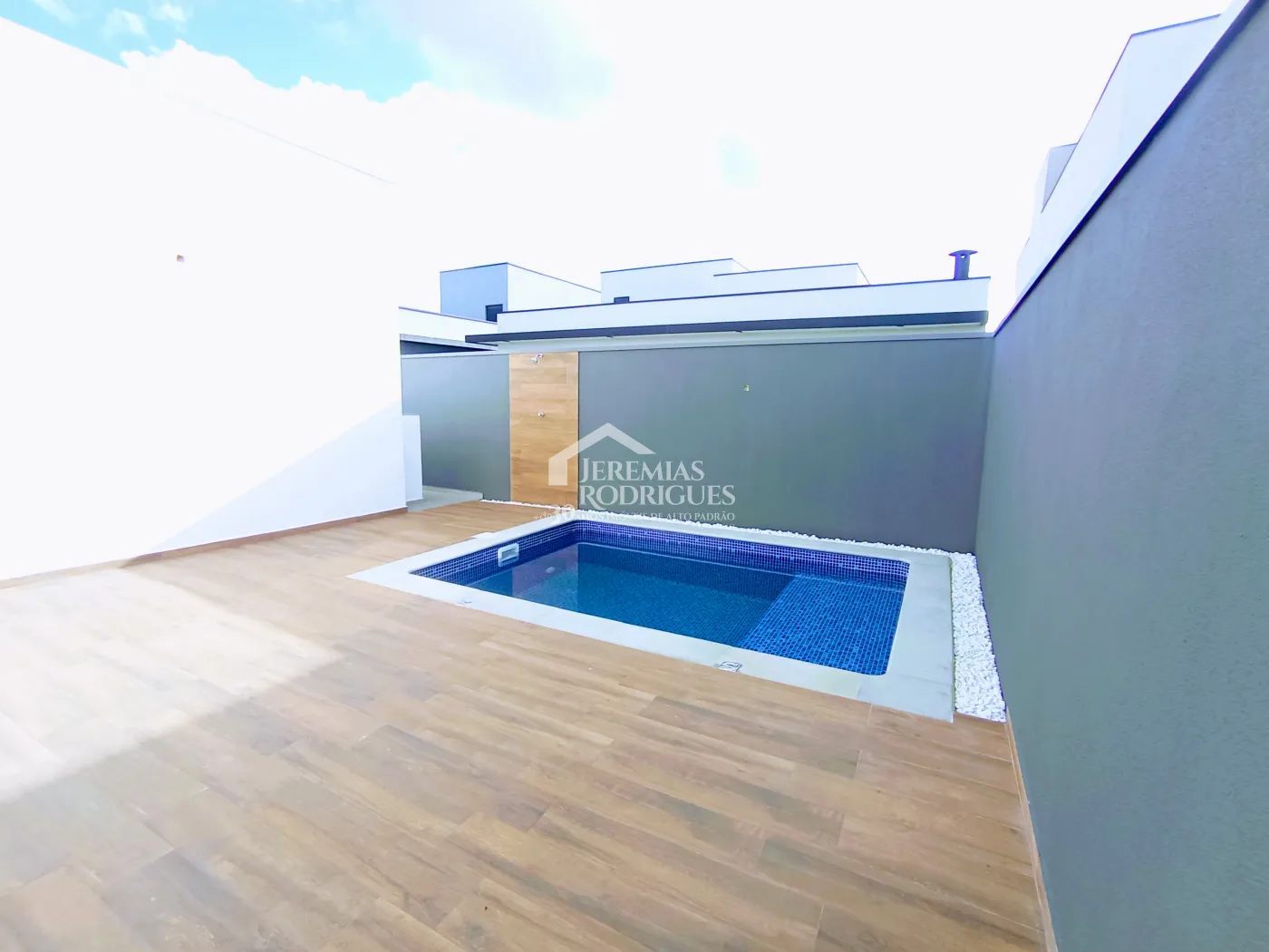 Casa à venda com 3 suítes no Condomínio Ouro Ville em Taubaté/SP