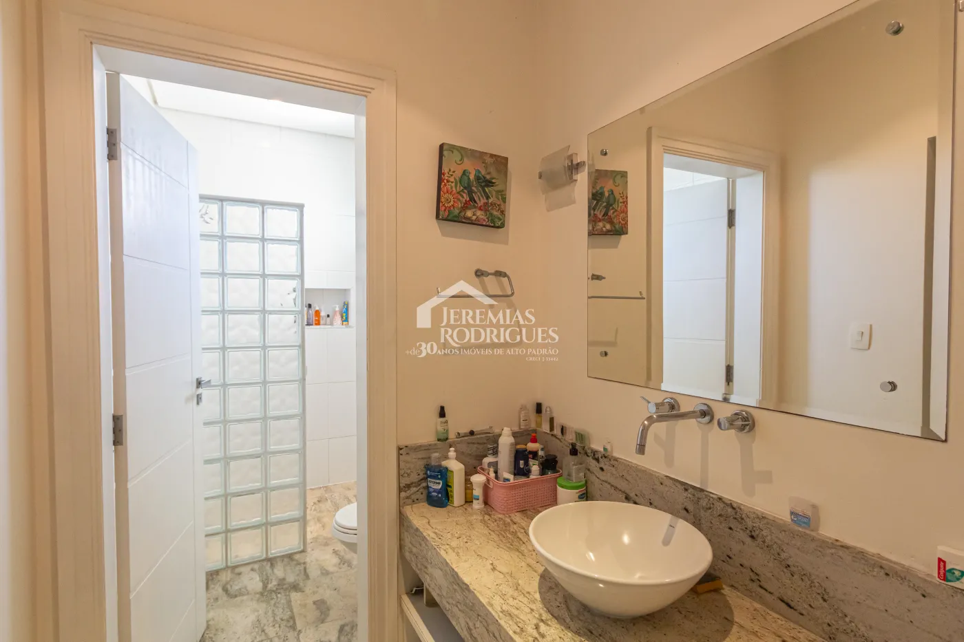 Casa para venda com 4 suítes no Condomínio Residencial dos Pinheiros em Caçapava/SP