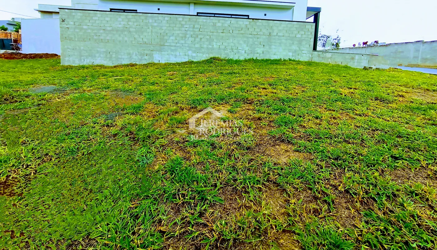 Terreno à venda com 290 m² no Condomínio Bosque do Imperador em Pindamonhangaba/SP.