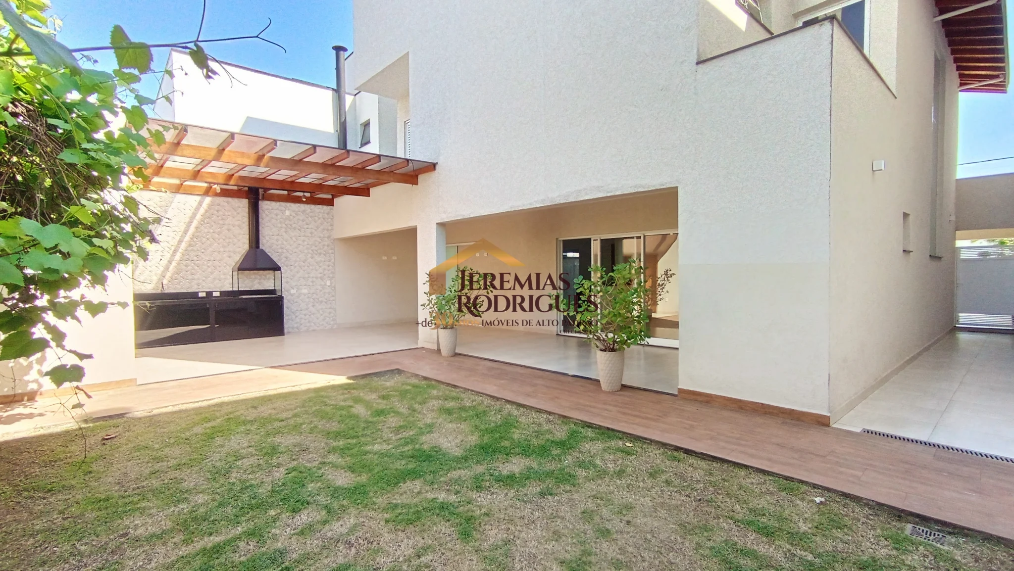 Casa à venda no Condomínio Campos do Conde II em Tremembé/SP.