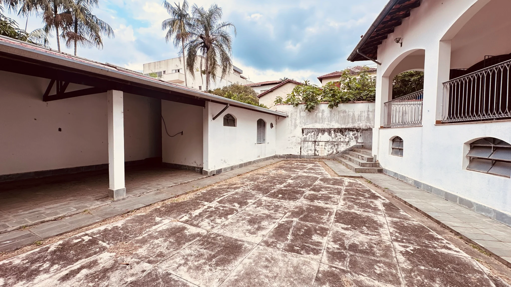 Casa com 3 suítes para venda e locação no bairro Jardim Boa Vista em Pindamonhangaba/SP 