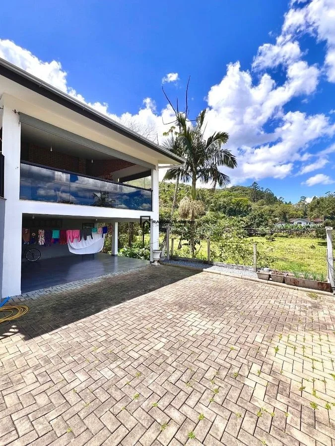 CASA COM 03 QUARTOS NO INICIO DE GUARAMIRIM
