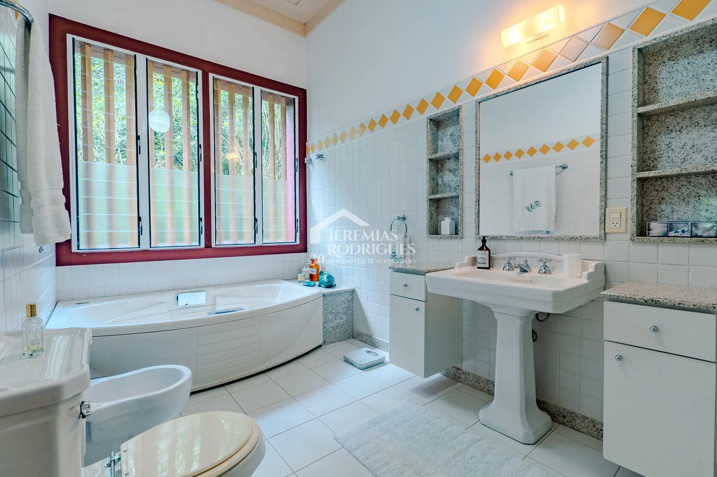 Fazenda à venda com 3.389.000,00 m² em Piraí/RJ.