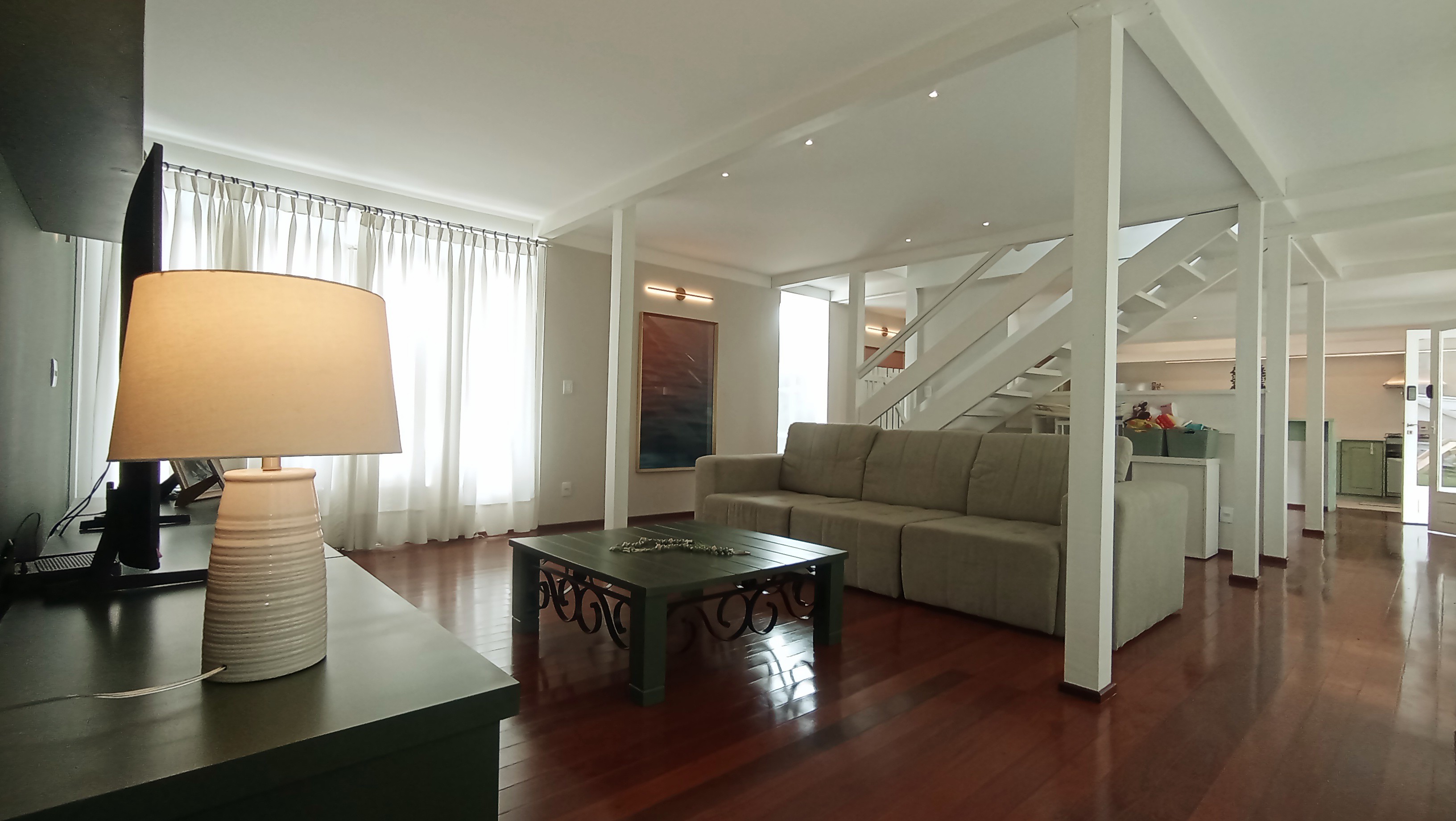 Casa à venda com 3 dormitórios no Condomínio Portal do Sol em Tremembé/SP.