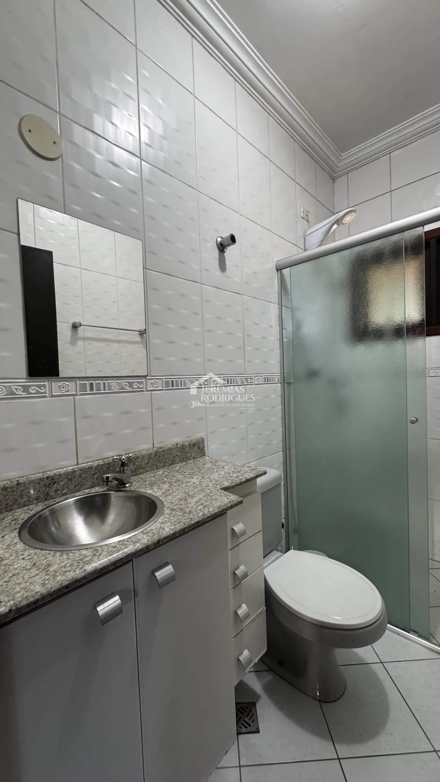 Casa para venda e locação com 4 dormitórios no Condomínio Colonial Village I em Pindamonhangaba/SP