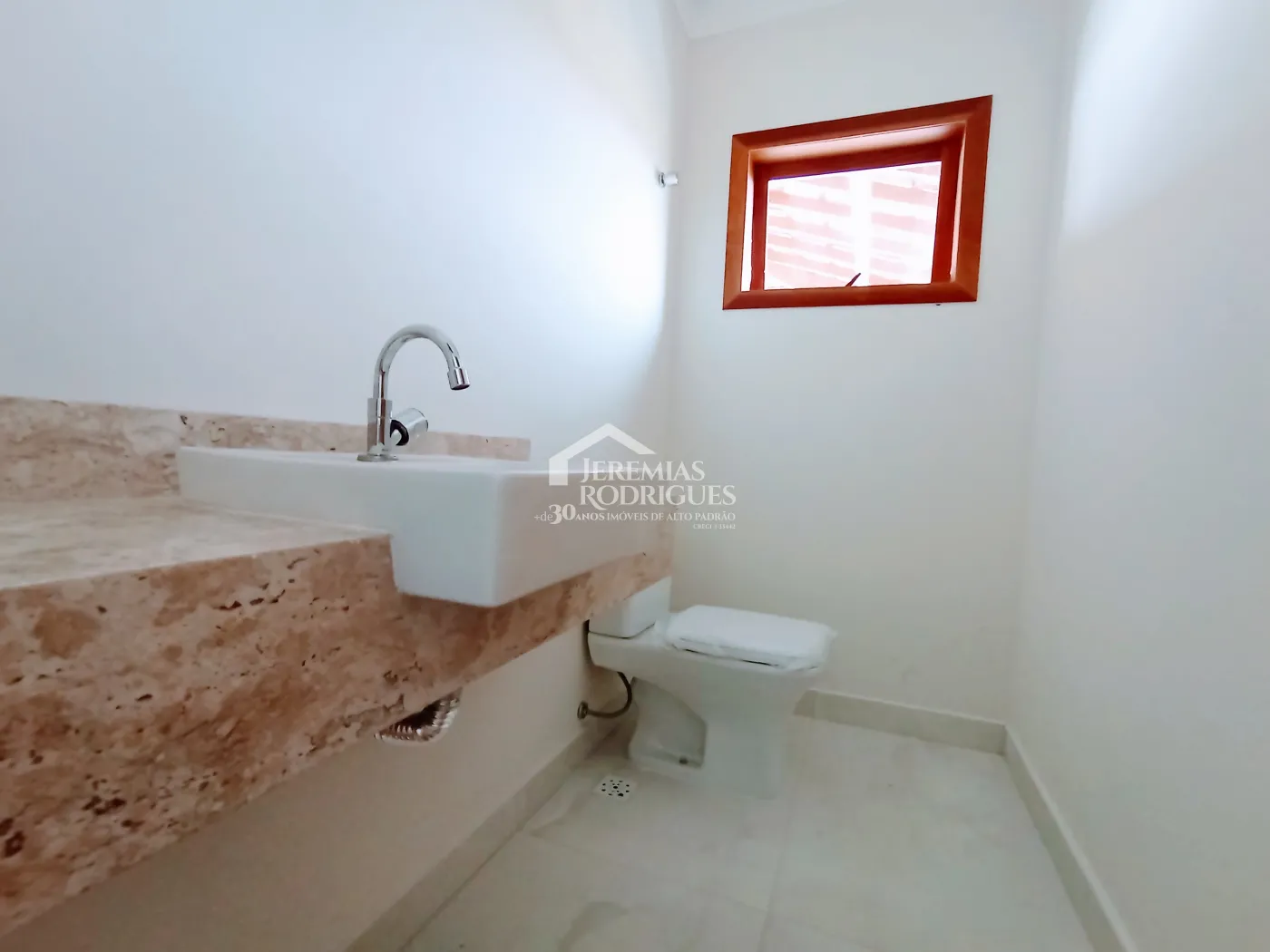 Casa à venda com 4 dormitórios no Condomínio Chácaras Cataguá em Taubaté/SP