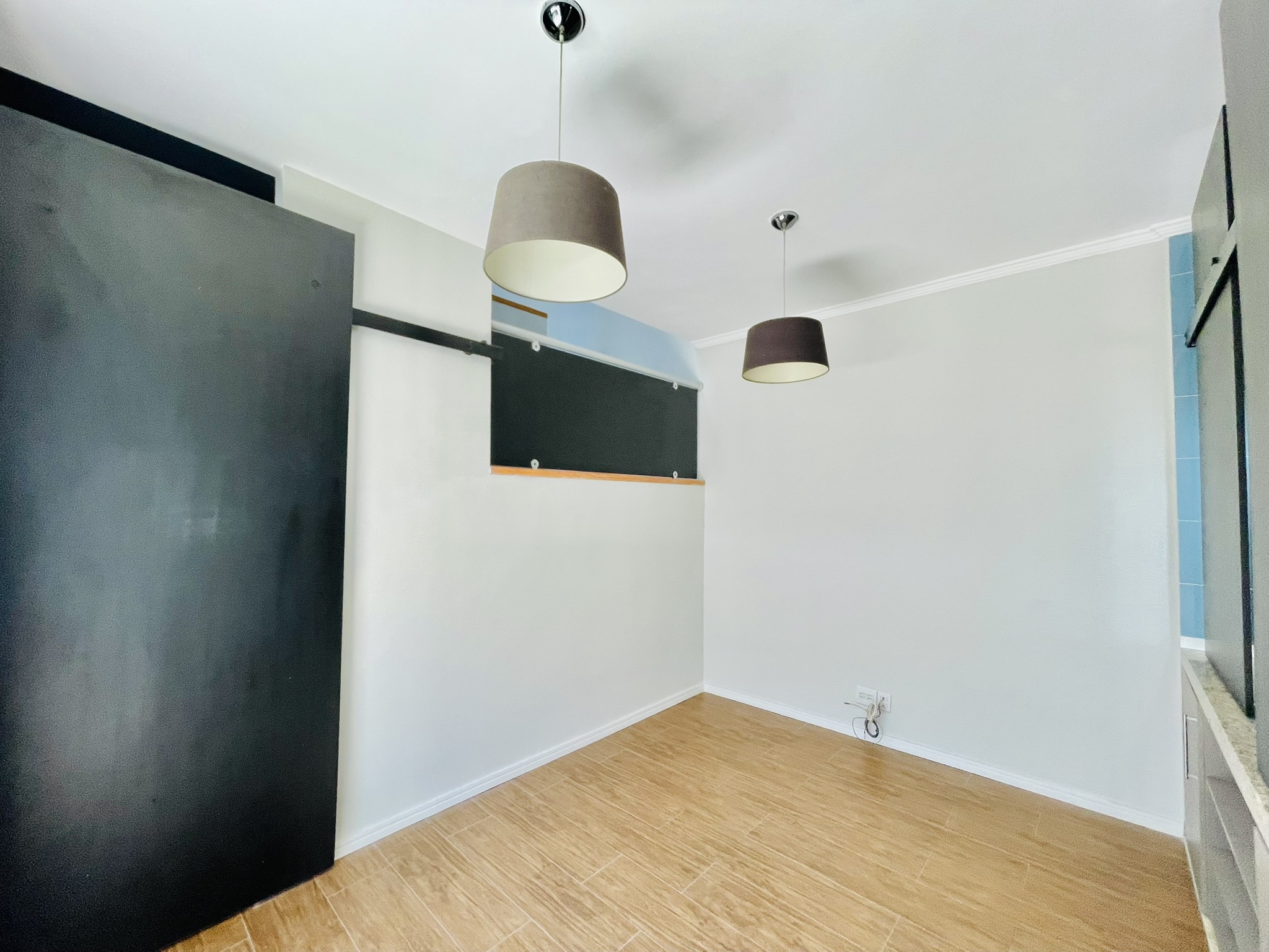 Casa à venda com 3 suítes no Condomínio Campos do Conde II em Tremembé/SP.