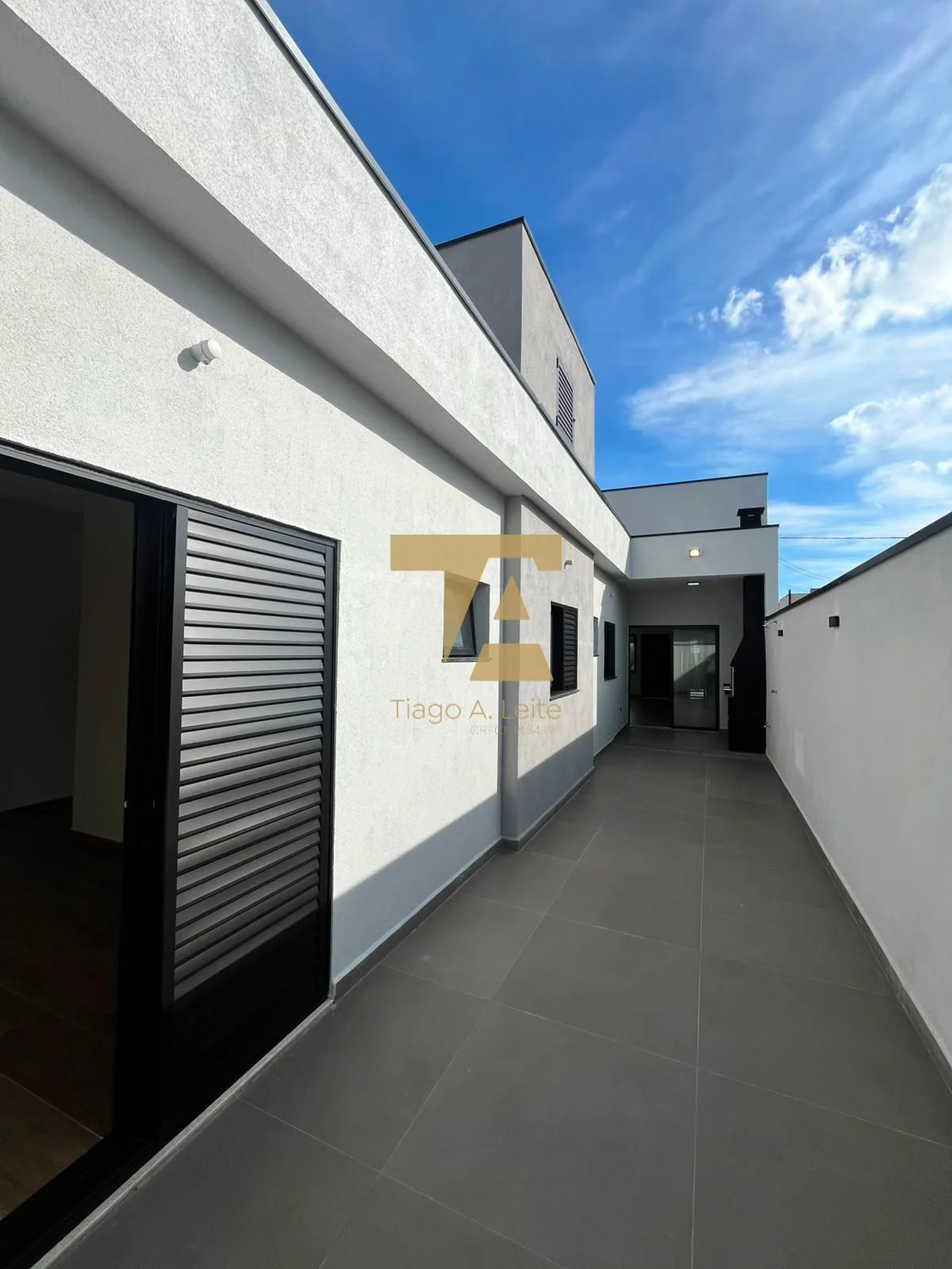 Casa nova térrea no Condomínio Laguna, Pindamonhangaba. São 150m² de área construída, 3 dorms (1 suíte) e área gourmet