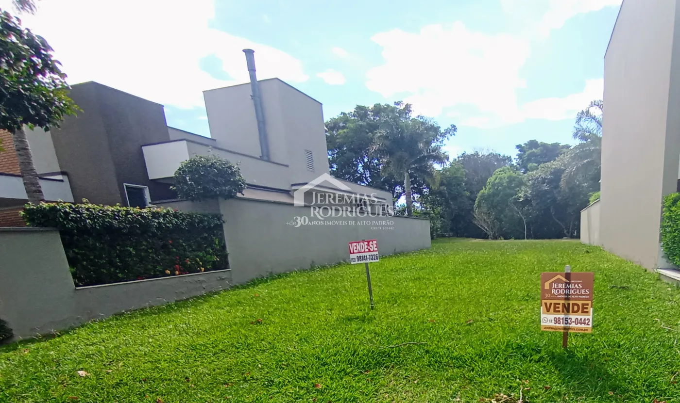 Terreno à venda com 307 m² no Condomínio Campos do Conde II em Tremembé/SP.